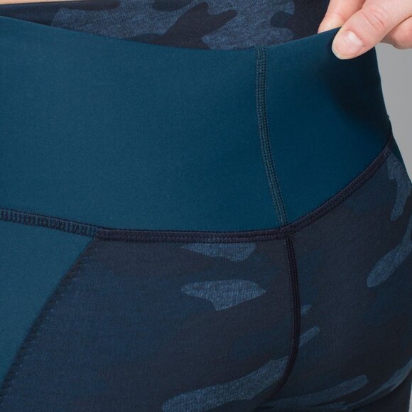 Lululemon Clip-In Crop Texture Lotus Camo Oil Slick Blue/Alberta Lake - NWT - 6 - Picture 2 of 12